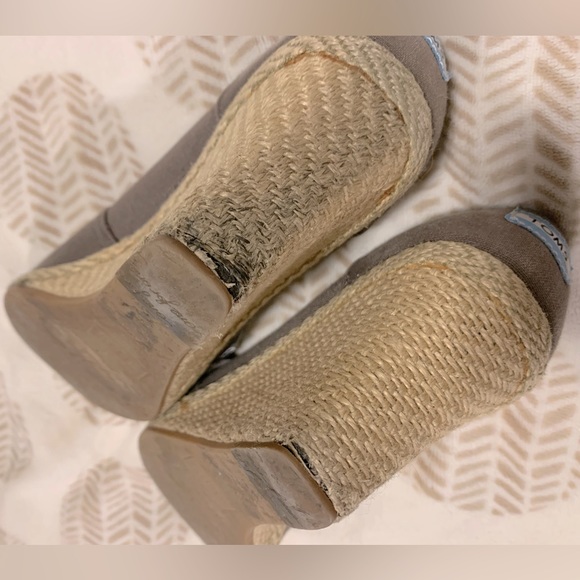 Tom’s Grey Wedges - Picture 6 of 7